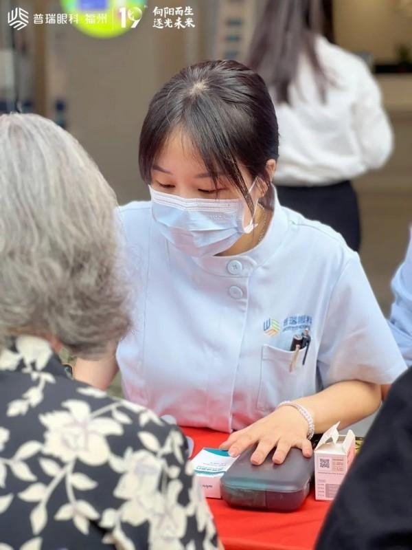 丨“情暖金秋·爱在重阳”社区活动圆满举办九游会J9入口福州普瑞眼科重阳节系列活动(图2)
