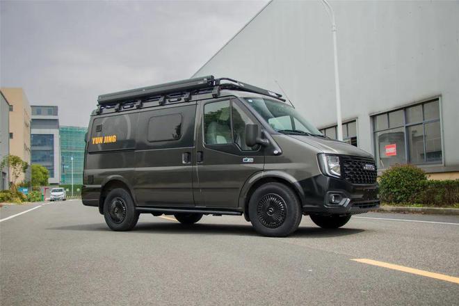 ！10多万可当家用车开可进出地库能吃饭午休九游会j9入口登录新版露营车看这款就够了(图2)