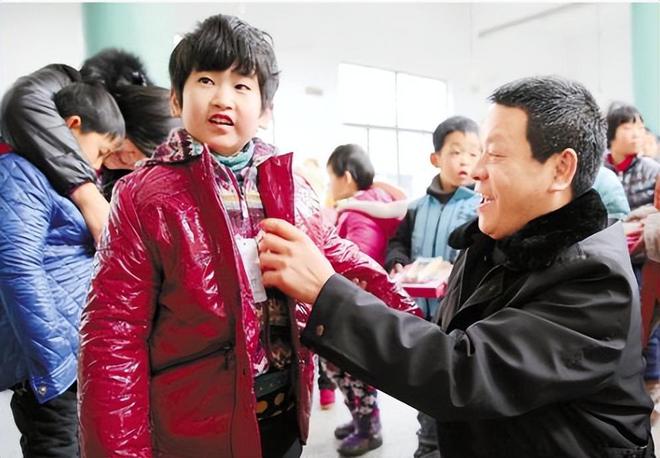 子不买”事件：揭开了多少人的童年伤疤J9九游会热搜“让女儿试穿库洛米裙(图9)
