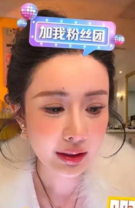 突然消失露出真颜网友：撞脸赵丽颖！J9国际集团赢麻了！韦雪直播美颜