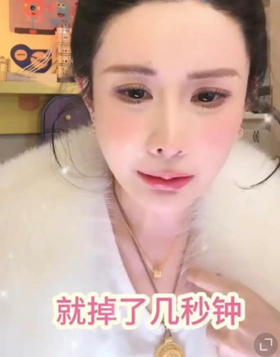 突然消失露出真颜网友：撞脸赵丽颖！J9国际集团赢麻了！韦雪直播美颜(图4)
