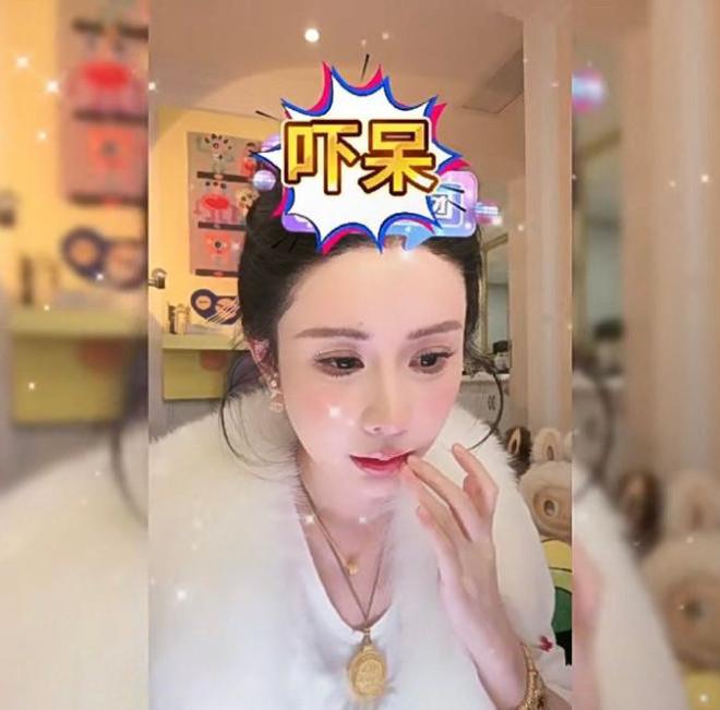 突然消失露出真颜网友：撞脸赵丽颖！J9国际集团赢麻了！韦雪直播美颜(图13)